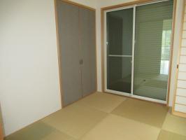 琉球風畳ですっきりとした洋風和室。